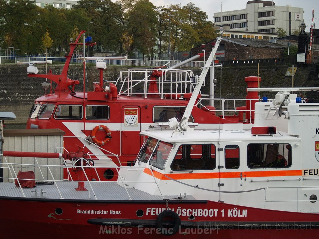Feuerloeschboot 10-2      P100.JPG